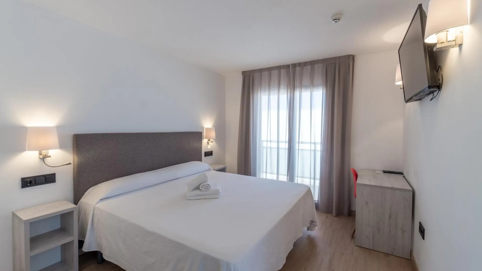 Hotel Costa Brava Roses 3*,  Spain